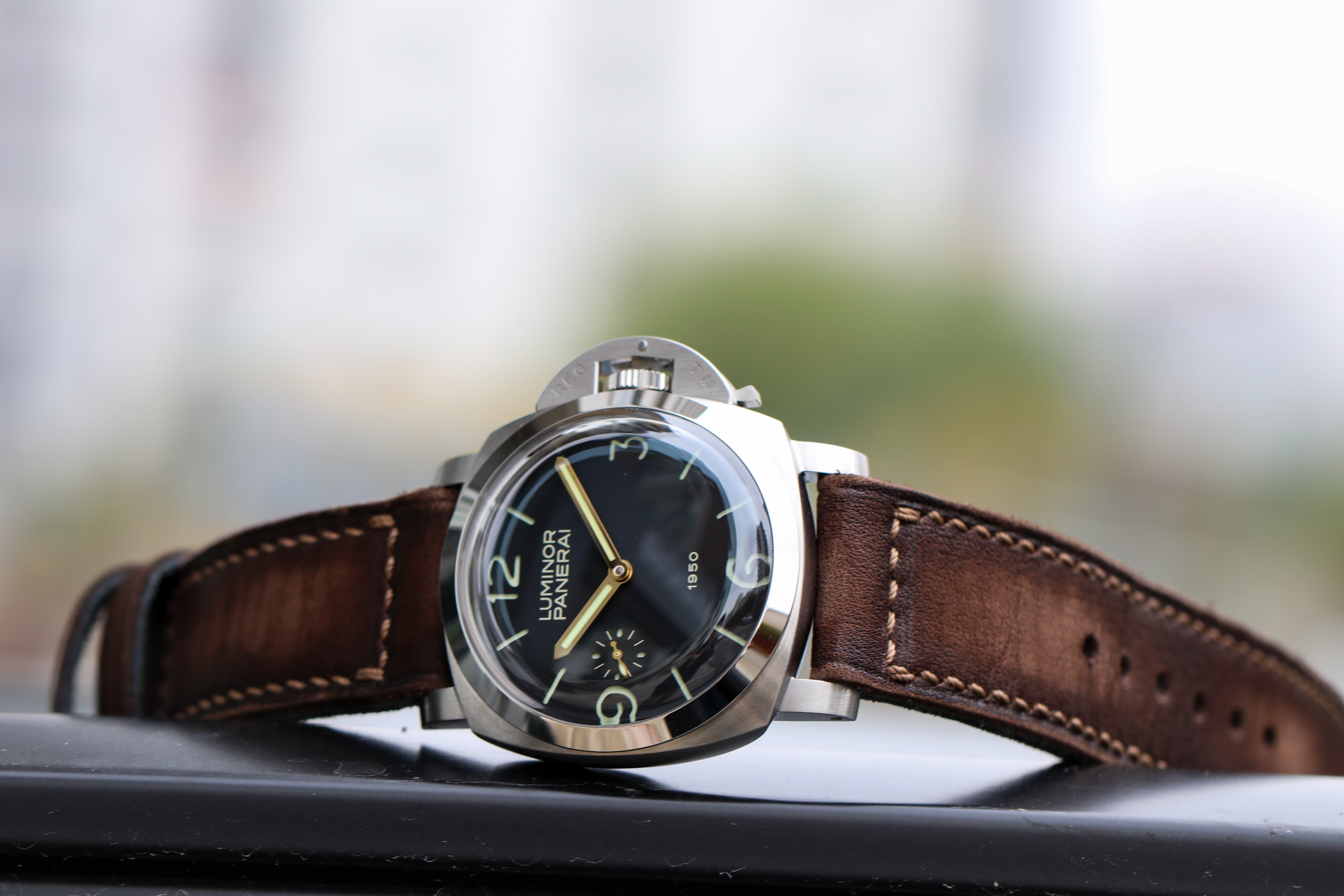 VINTAGE DARK BROWN