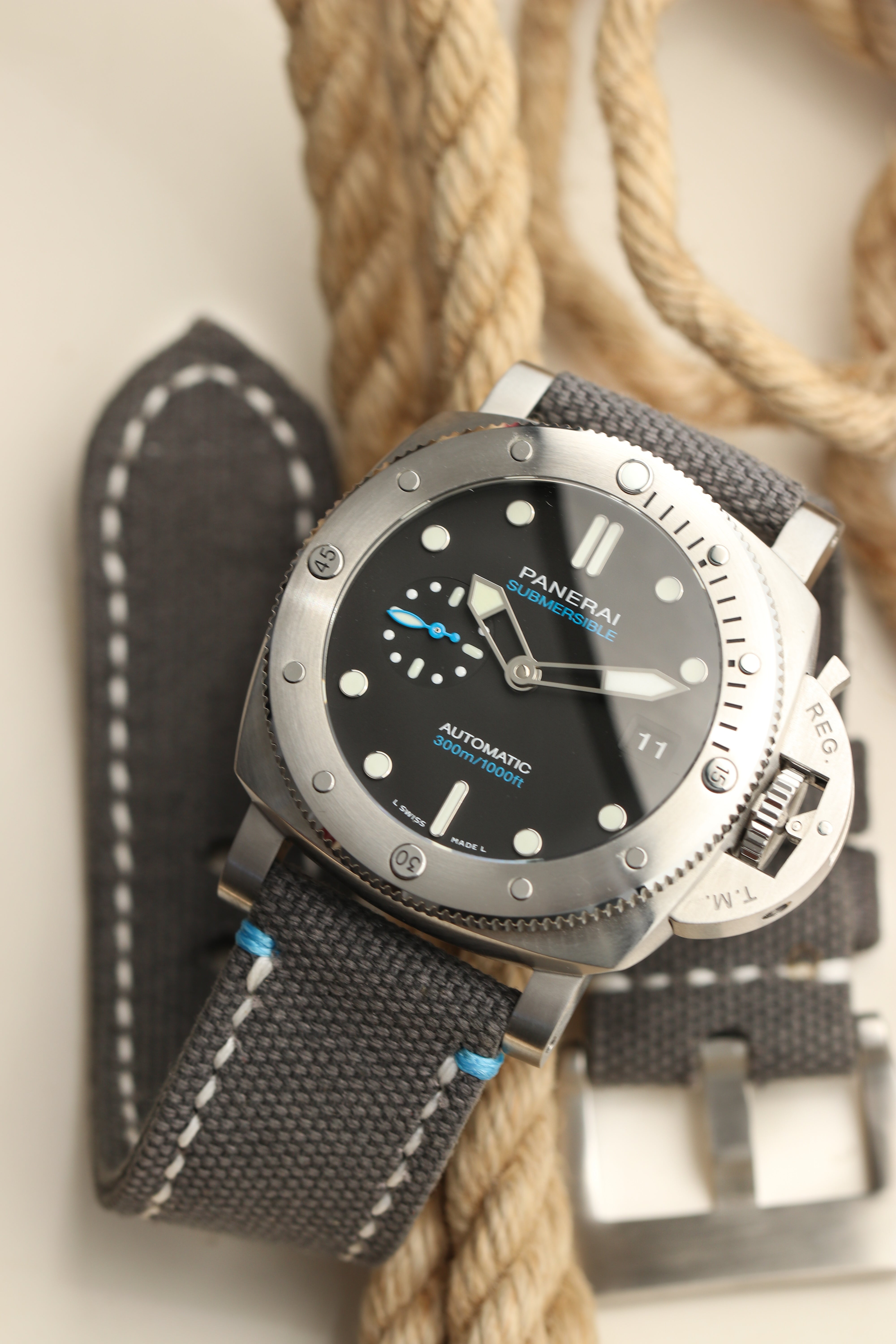 ROLLED GREY CANVAS-BLUE 02
