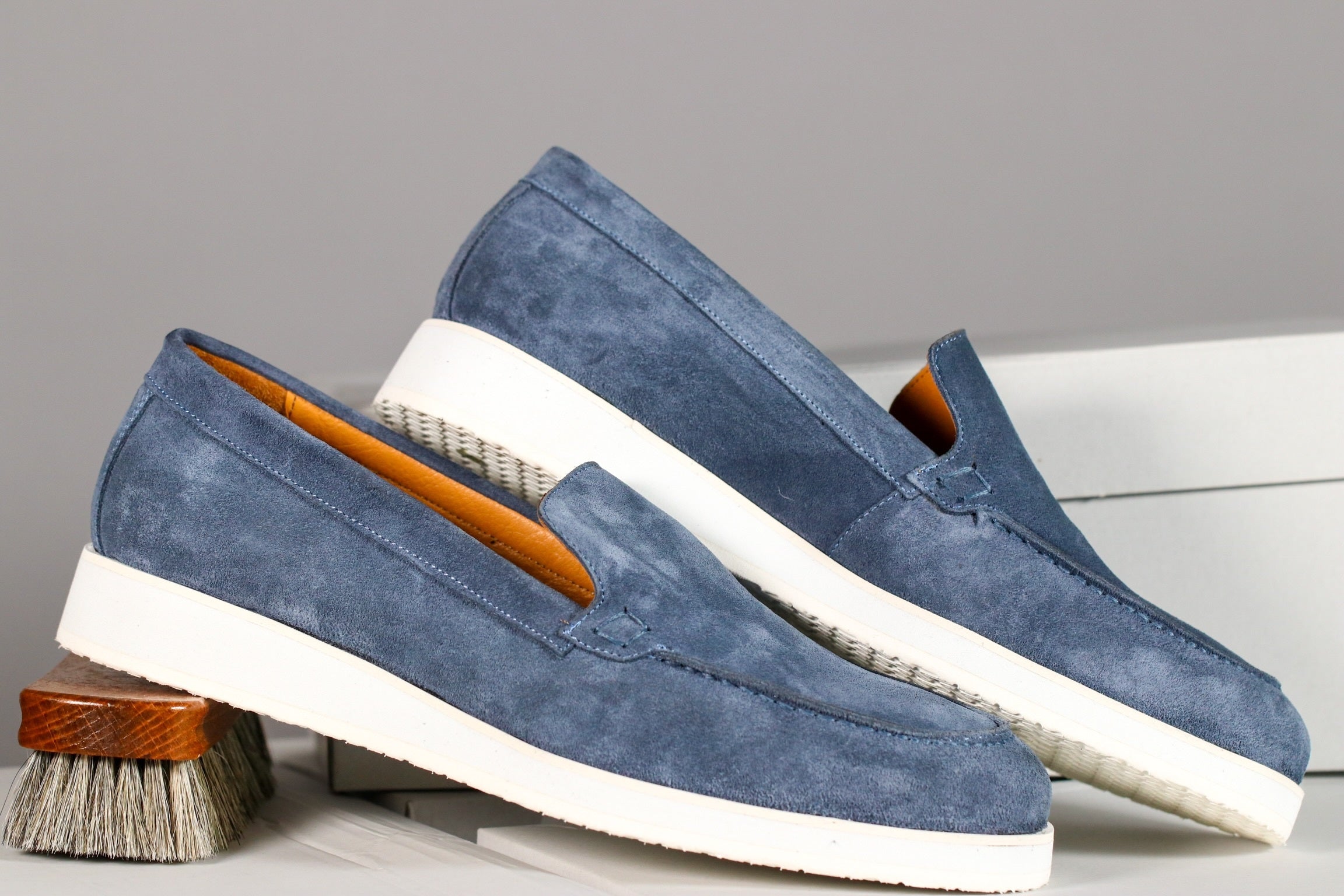 INDIGO BLUE-MOCCASIN