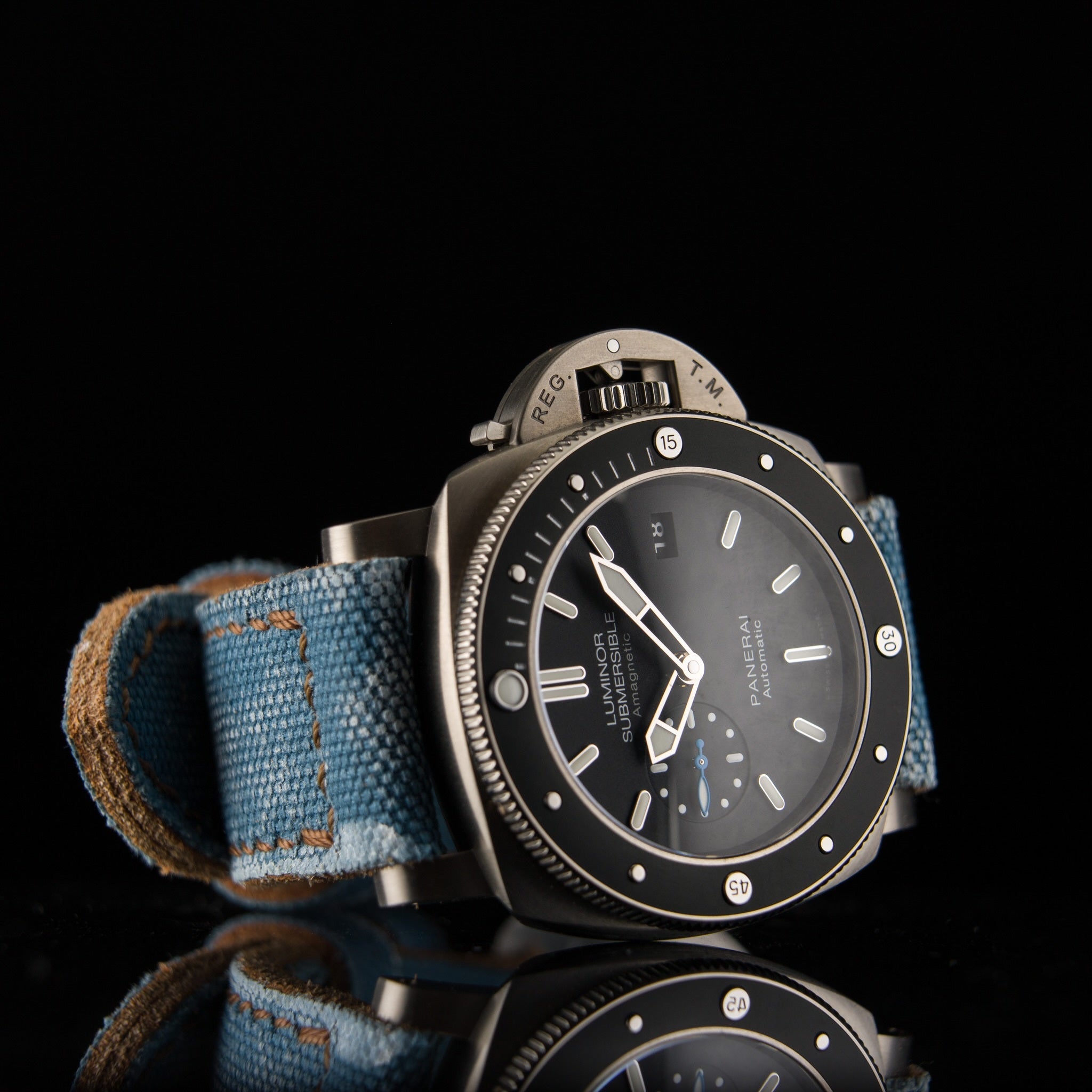 DISTRESSED LIGHT BLUE CANVAS