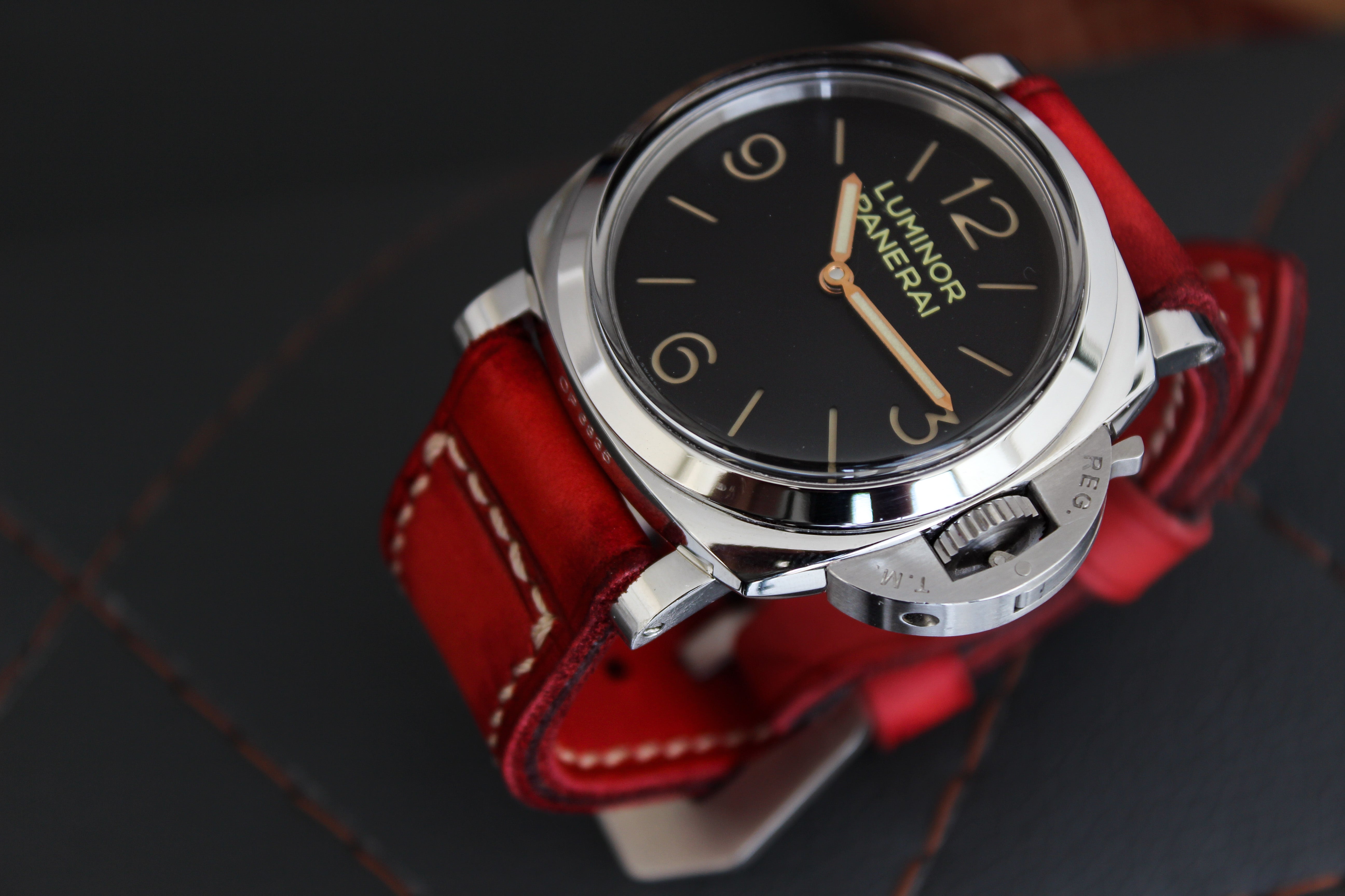 VINTAGE RED