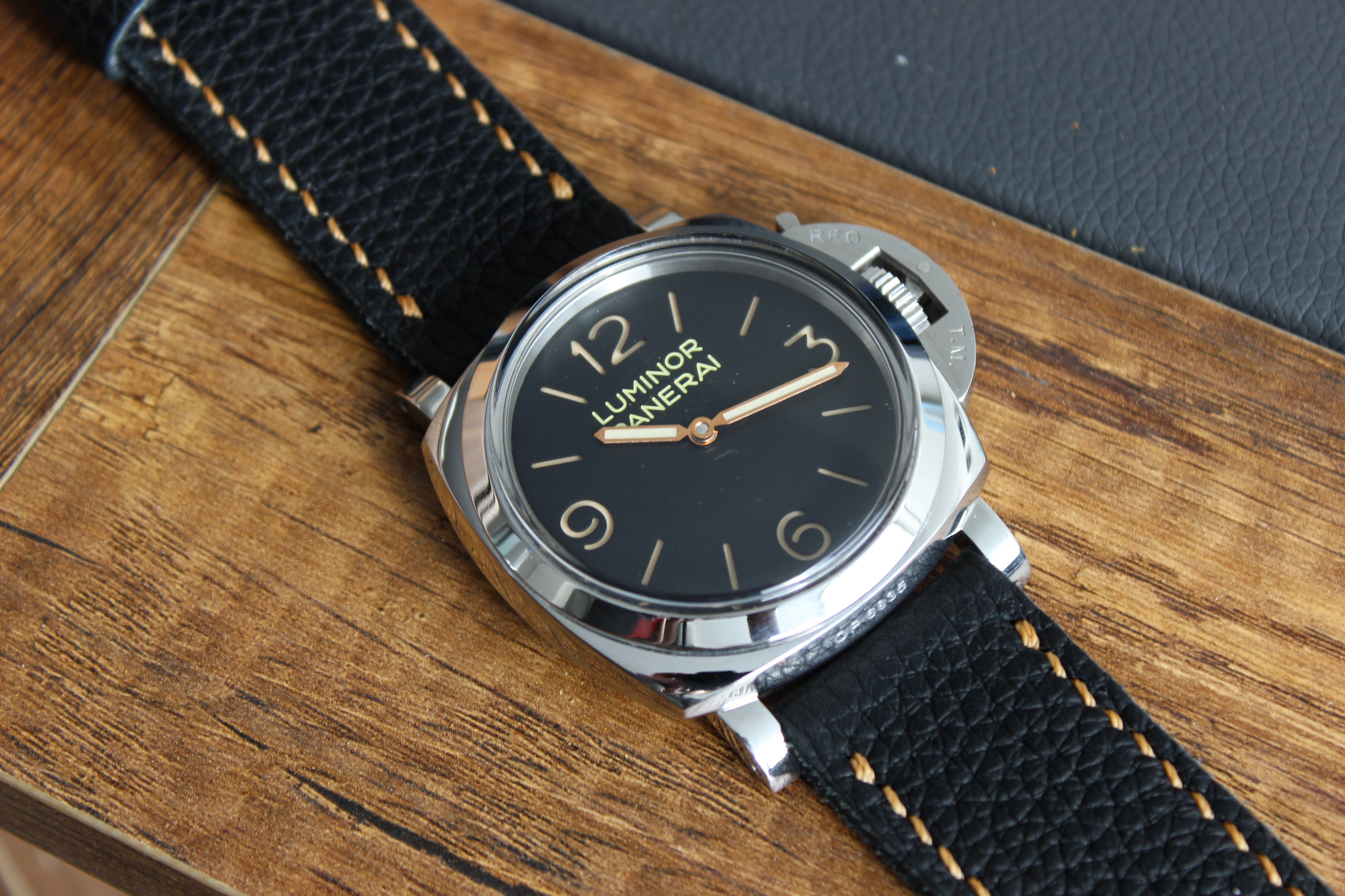 BLACK HERMES-TOGO
